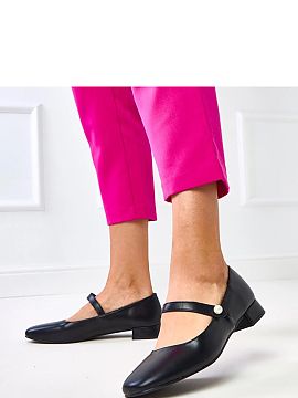 Čižmy Solea  Topánky s ozdobným pásikom s perlou sú elegantný a jemný model, ktorý pridá šarm každej štýlovej kombinácii. Vyrobené z vysoke