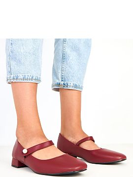 Čižmy Solea  Topánky s ozdobným popruhom s perlou sú elegantný a jemný model, ktorý pridá šarm každej štýlovej kombinácii. Vyrobené z vysoke