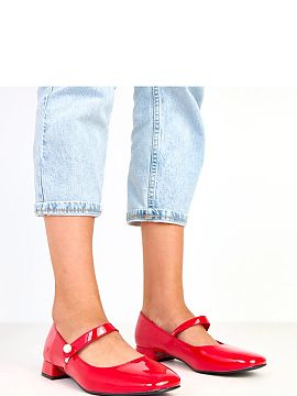 Čižmy Solea  Topánky s ozdobným páskom s perlou sú elegantný a jemný model, ktorý pridá šarm každej štýlovej kombinácii. Vyrobené z kvalitn