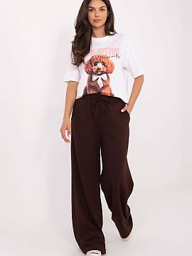 Tepláky Relevance  Teplákové nohavice v štýle casual, ideálne na každý deň. Vyrobené z mäkkej zmesi viskózy, polyesteru a elastánu, zaručujú poho