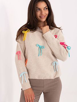 sweter Factory Price  Bežcový dámsky sveter s bežnou dĺžkou, ideálny na každý deň. Vyrobený z príjemnej zmesi polyamidu, viskózy, vlny a elastanu, za