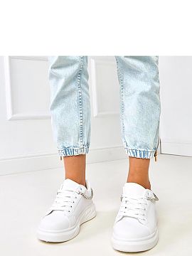 Športová obuv Solea  Štýlové športové topánky s nízkym strihom, ktoré kombinujú pohodlie a moderný dizajn. Vyrobené z vysokej kvality ekologickej kož