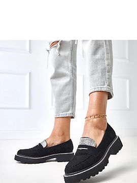 Mokasíny Solea  Štýlové dámske mokasíny vyrobené z mäkkého, semišového ekologického kožušiny. Klasický strih s okrúhlym nosom získava elegan