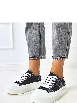 Športová obuv Solea  Moderné športové topánky s nízkym strihom, ktoré kombinujú pohodlie a módnym dizajnom. Vyrobené z ľahkej a priepustnej látky, zar