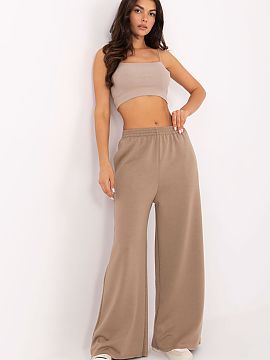 Tepláky Italy Moda  Dámske tepláky v štýle casual, ideálne na každý deň a na relax doma. Vyrobené z mäkkého materiálu typu maslo jemného, hladkého