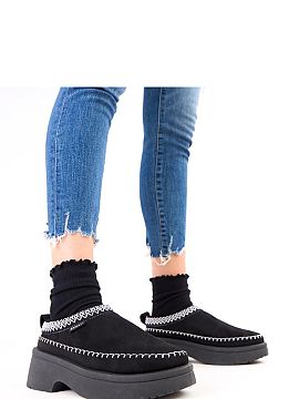 Papuče Solea  Dámske papuče na zasúvanie s ozdobným vyšívaním, ktoré spoja pohodlie s elegátnym akcentom. Vyrobené z ekologickej zamatovej kože