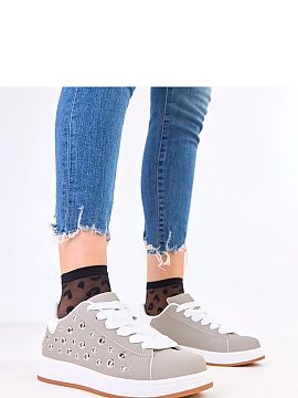 Športová obuv Solea  Dámske športové topánky s módnym, casual charakterom, vyrobené z ekologickej semišovej kože. Model so šnurovaním s ozdobnými nitm