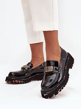 Mokasíny Step in style  Dámske mokasíny značky Artiker vyrobené z lakovanej prírodnej kože sú elegantnou ponukou na každý deň. Precíznosť spracovania a 