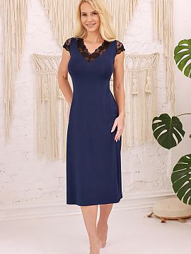 Nočná košeľa Kalimo  Nechaj sa tvojou najkrajšou chvíľou dňa okamih, keď si oblečiete nočnú košeľu Langu. Jemná viskóza, ľahká ako vánok, vás obk