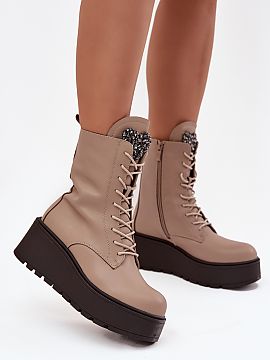 Botki Step in style  Topánky značky Jezzi sú ponukou pre ženy, ktoré oceniajú pohodlie spájané s módnym vzhľadom. Vyrobené z prírodnej kože, vynikaj