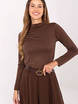 blúzka Rue Paris  Táto elegantná dámska blúzka je ponukou pre ženy, ktoré oceniajú štýl a jemný lesk na každej spoločenskej udalosti alebo počas 