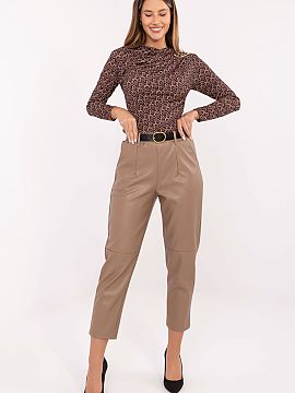 dámske nohavice Rue Paris  Štýlové a pohodlné dámske nohavice z ekokože sú ideálnou voľbou pre ženy, ktoré oceniajú kombináciu elegancie a pohodlia. Model