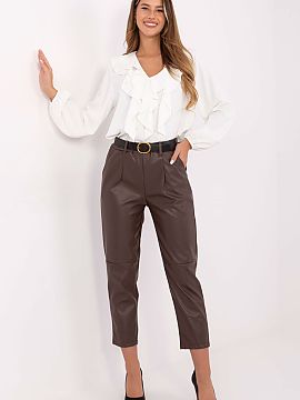 dámske nohavice Rue Paris  Štýlové a pohodlné dámske nohavice z ekokože sú ideálnou voľbou pre ženy, ktoré ocenia kombináciu elegancie a pohodlia. Model be