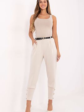 Tepláky Factory Price  Moderné a pohodlné dámske tepláky v casual štýle, ideálne na každý deň aj do práce v uvoľnenom prevedení. Vyrobené z príjemne