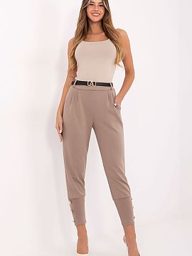 Tepláky Factory Price  Moderné a pohodlné dámske tepláky v casual štýle, ideálne na každý deň aj do práce v uvoľnenom prevedení. Vyrobené z príjemne