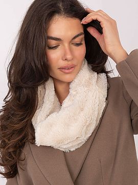 Komin AT  Štýlový a príjemný na dotyk futrovaný golier, ktorý sa skvele hodí na chladnejšie dni. Vyrobený z mäkkého, chĺpkatého materiá