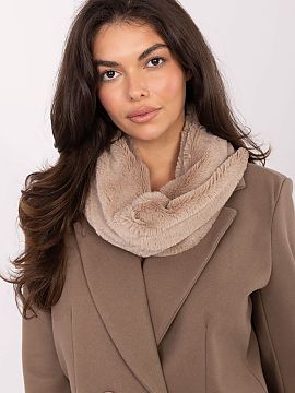 Komin AT  Štýlový a príjemný na dotyk futrovaný golier, ktorý sa skvele hodí na chladné dni. Vyrobený z mäkkého, plyšového materiálu po