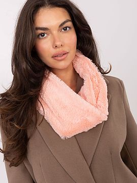 Komin AT  Štýlový a príjemný na dotyk futrový golier, ktorý sa skvele osvedčí v chladnejších dňoch. Vyrobený z mäkkého, nadýchaného m