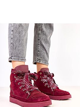 Športová obuv Solea  Moderné a pohodlné dámske športové topánky vyrobené z semišovej ekologickej kože, ktoré kombinujú športový charakter s moderný