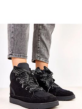 Športová obuv Solea  Moderné a pohodlné športové dámske topánky vyrobené z semišovej ekologickej kože, ktoré kombinujú športový charakter s moderný