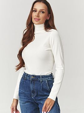 golf Makadamia  Štýlový dámsky golier vyrobený z mäkkého a elastického materiálu, ktorý sa ideálne prispôsobuje postave, zdôrazňuje ženské t