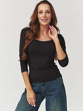 blúzka Makadamia  Štýlová dámska blúzka s káro dekoltom je ideálne spojenie ženskej elegancie a každodennej pohodlnosti. Vyrobená z vysoko kvalitné