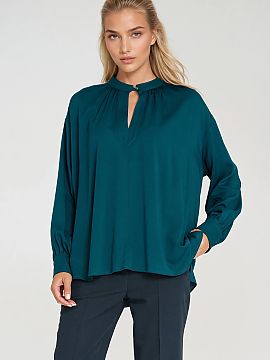 blúzka Nife  Štýlová blúzka vo voľnom oversized kroji, vyrobená z ľahkej a príjemnej viskózy, ktorá zabezpečuje pohodlie počas celého dňa. 