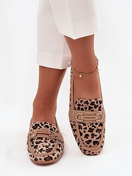 Mokasíny Step in style  Dámske loafersy sú elegantnou a univerzálnou ponukou, ideálnou na každý deň. Sú umiestnené na ploštom podpätku, čo zaručuje poh