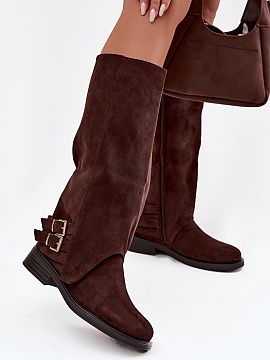 Čižmy Step in style  Topánky z ekokože sú hitom sezóny! Pohodlný plochý opätok a mäkké zateplenie ich robia ideálnymi na každodenné nosenie. Ozdobné