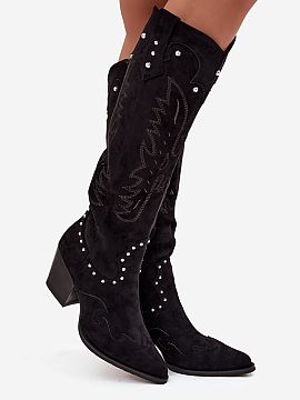Čižmy na vysokom opätku Step in style  Dámske cowboy čižmy vyrobené z ekokože sú ponukou pre ženy, ktoré oceniajú módnym, výrazný štýl. Model sa vyznačuje ozdobným
