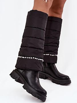 Čižmy Step in style  Dámske kozačky vyrobené z kombinácie ekokože a textilného materiálu sú štýlovou ponukou na chladné dni. Šmykľavý strih zaisťu