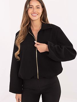 Bunda Rue Paris  Ľahká prechodná bunda v modernom, trochu voľnejšom strihu typu balónik, vyrobená z vysokokvalitného polyesteru. Model má kratší s