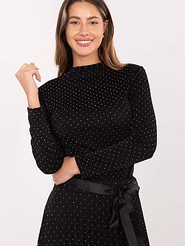 blúzka Rue Paris  Táto elegantná dámska blúzka je ponukou pre ženy, ktoré si cenia štýl a jemný lesk pri každej príležitosti alebo na večierku. M