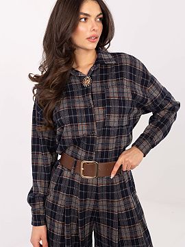 tričko s dlhým rukávom Italy Moda  Štýlová a pohodlná flanelová dámska košeľa, ktorá kombinuje neformálny charakter s eleganciou vhodnou do práce a každodenných o