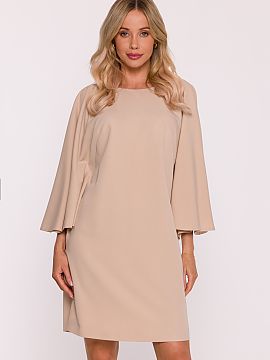 Šaty na deň Stylove  Elegantný šaty s trapezovým strihom vyrobené z hladkej, príjemnej na dotyk látky. Model je vyznačený efektnými, širokými netopier