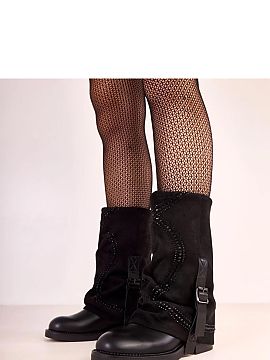 Čižmy Solea  Štýlové nízke čižmy s otočeným límcom, ktoré kombinujú eleganciu so subtilným leskom dekorácie. Vyrobené z vysokej kvality sem