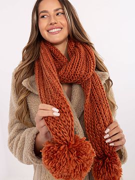 Sal AT  Mäkký a útulný šál s hladkou faktúrou, vyrobený z vysoko kvalitného akrylu, ktorý účinne chráni pred chladom a poskytuje pohodl