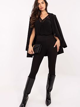 Dlhé legíny Relevance  Pohodlné a štýlové dámske legíny vyrobené z elastického zmesi polyesteru a elastanu, ktorá sa dokonale prispôsobuje postave a zabe