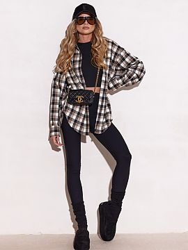 tričko s dlhým rukávom Roco Fashion  Košeľa voľného strihu, ušitá z mäkkého, príjemného na dotyk materiálu, sa vynikajúco hodí do každodenných a moderných štýl