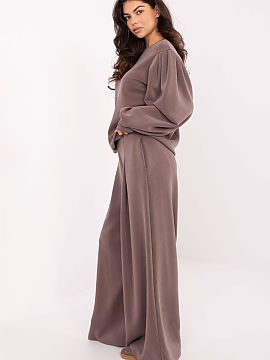 mikina Factory Price  Táto dámska blúza je základom pohodlia a ženského štýlu v každodennom vydaní. Vyrobená z mäkkého, jemného a mimoriadne príjem