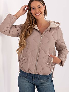 Bunda MBM  Táto dámska prechodná bunda je ideálnou voľbou na jesennú, zimnú a jar. Je ľahká, pohodlná a štýlová. Vyrobená z odolného pol