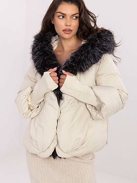 Bunda MBM  Táto dámska pernátka je ideálnou voľbou na chladné dni jesennej/zimnej sezóny, kombinujúca casualový štýl s funkčnosťou. Skvelo