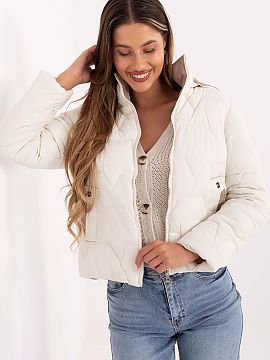 Bunda MBM  Táto dámska perlová bunda je spoľahlivou voľbou na prechodné obdobia (jeseň, jar) a miernu zimu. Jej casual štýl ju robí ideálnou