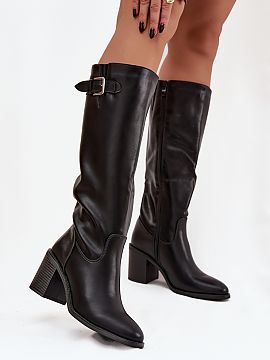 Čižmy na vysokom opätku Step in style  Dámske kozačky vyrobené z ekokože sú elegantným a praktickým návrhom na chladnejšie dni. Model s pevným stĺpcovým podpätkom zai