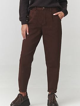 Džiny Makadamia  Vsadite na nadčasovú klasiku v modernom prevedení! Hnedé džínsové nohavice sú model, ktorý kombinuje neformálnu pohodu s elegantn