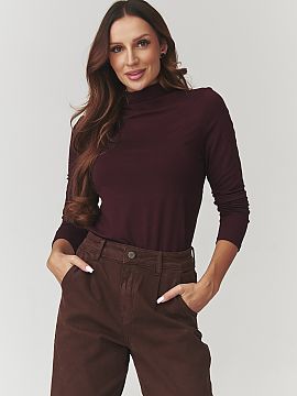 blúzka Makadamia  Vezmite si na klasiku, ktorá nikdy nevyjde z módy! Naša dámska blúzka s golierom je ideálnou základňou pre každý outfit, od každo