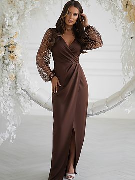 dlhé šaty Bicotone  Pôsobivá kreácia s dvoma flitrovými rukávmi. Jemný výstrih vo forme srdiečka jemne zdôrazňuje prsia. Spodok šiat preklopený s ef