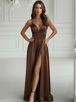 dlhé šaty Bicotone  Šaty s akcentom bálovej elegancie a luxusu. Vyrobené z lesklej satény, vynikajú krásne širokým spodkom, ktorý dodáva celej šaty 