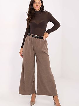 dámske nohavice Rue Paris  Štýlové materiálové nohavice s elegantným charakterom, ideálne na každý deň a do práce. Vyrobené z mäkkého žakáru s rôznoro