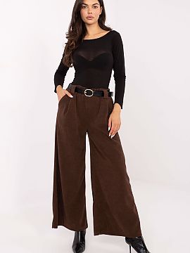 dámske nohavice Rue Paris  Štýlové materiálové nohavice s elegánnym charakterom, ideálne na každý deň a do práce. Vyrobené z mäkkého žíhaného materiá